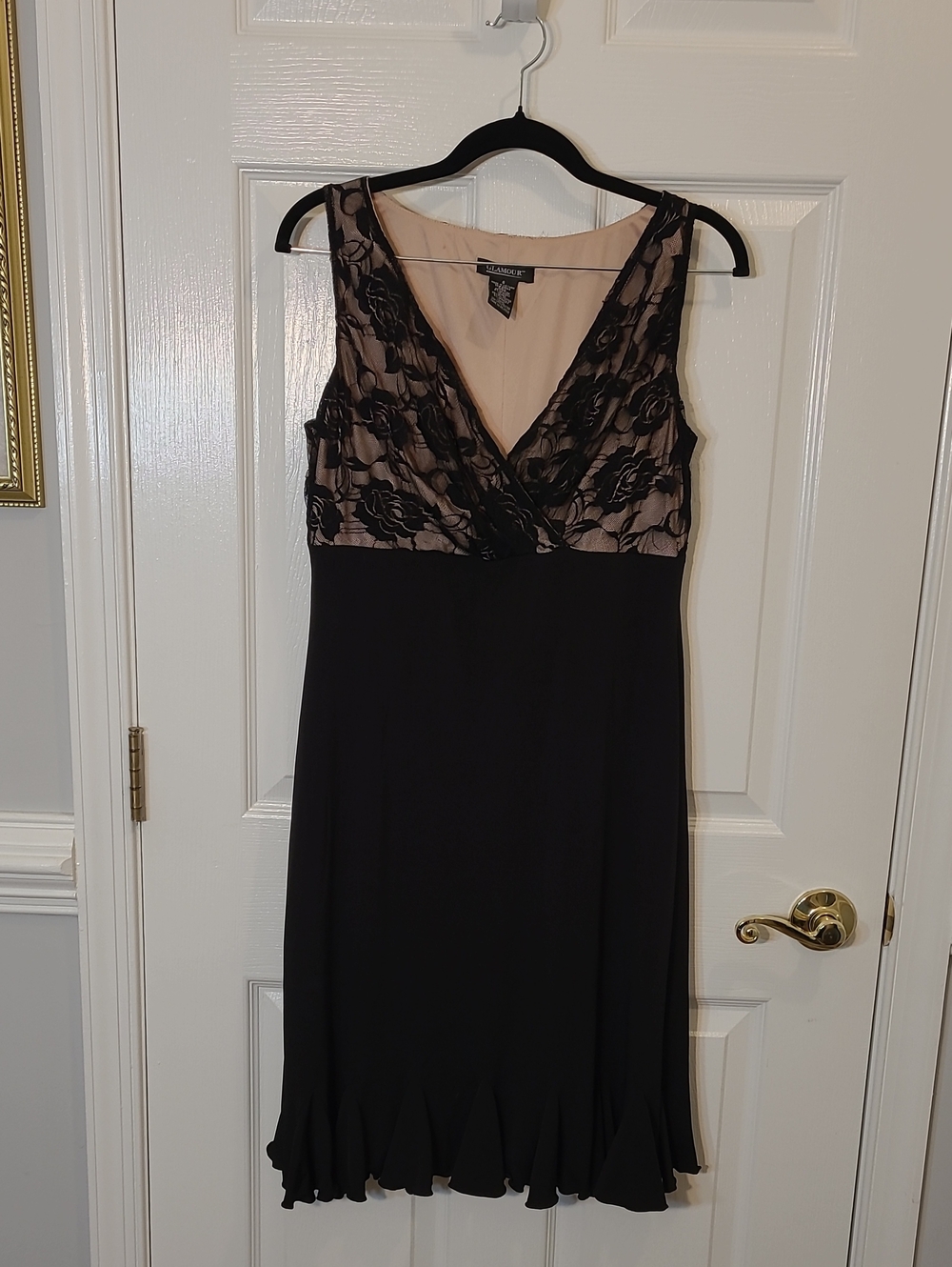 Glamour Black Dress with Beige Lace Bodice